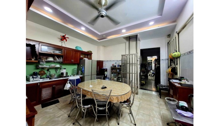 Bán nhà Mặt tiền Nguyễn Háo Vĩnh, ngay Gò Dầu, DT: 5x19m, 4 Tầng, 9 PN, giá 12.6 tỷ.